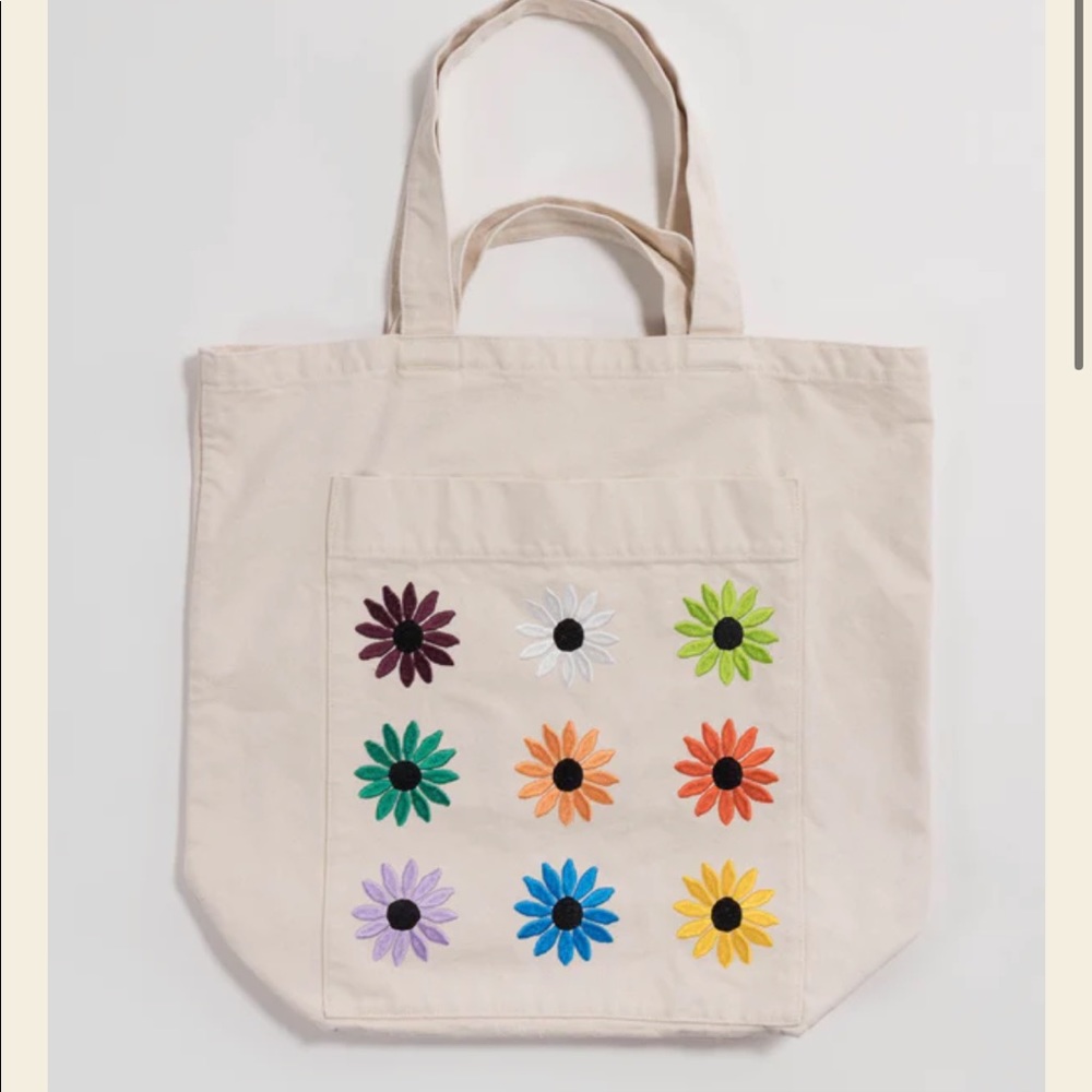 BNWT Baggu Giant Pocket Tote Embroidered Daisy